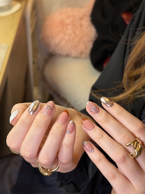 Holiday nail studio, nail salon in Leeds