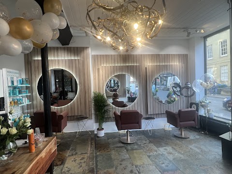 Saria Styles, hair salon in Bristol