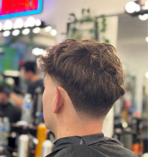 Piccadilly Barber Shop, barber shop in Manchester