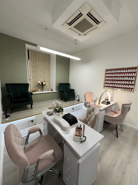 Eleganza Nails, nail salon in Manchester