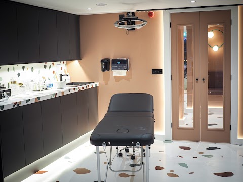 Charisma Regent Wellness Clinic, beauty salon in Glasgow