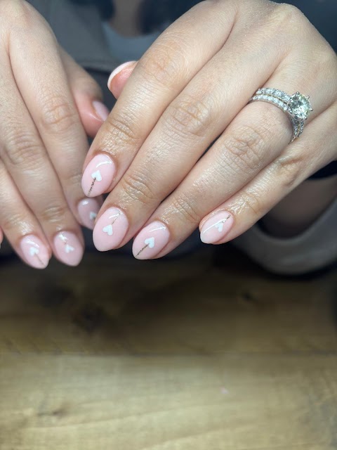 Saks Hair & Beauty Leeds City, beauty salon in Leeds