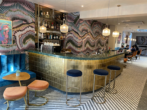 Iris Avenue Nail and Beauty Bar, nail salon in London