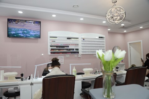 Heaven Nails and Spa, nail salon in Bristol